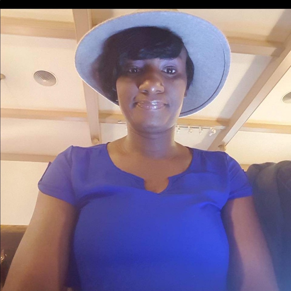 Meet your Posher, Emmanuela